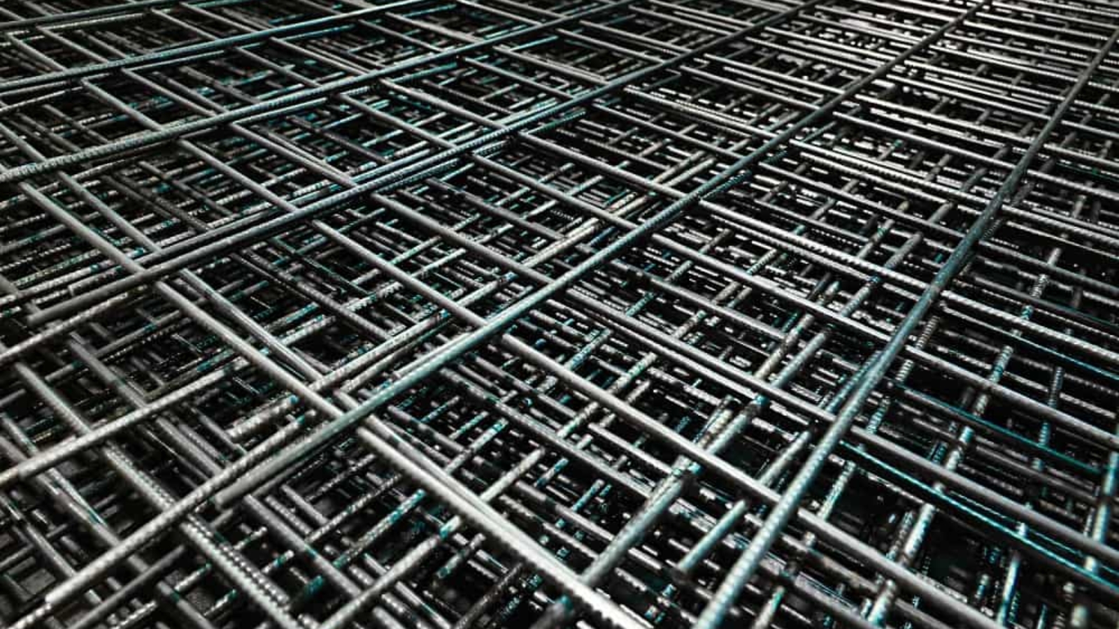 barra-acero-materiales-construccion-malla-refuerzo-alambre-fondo-grunge-industrial (1)
